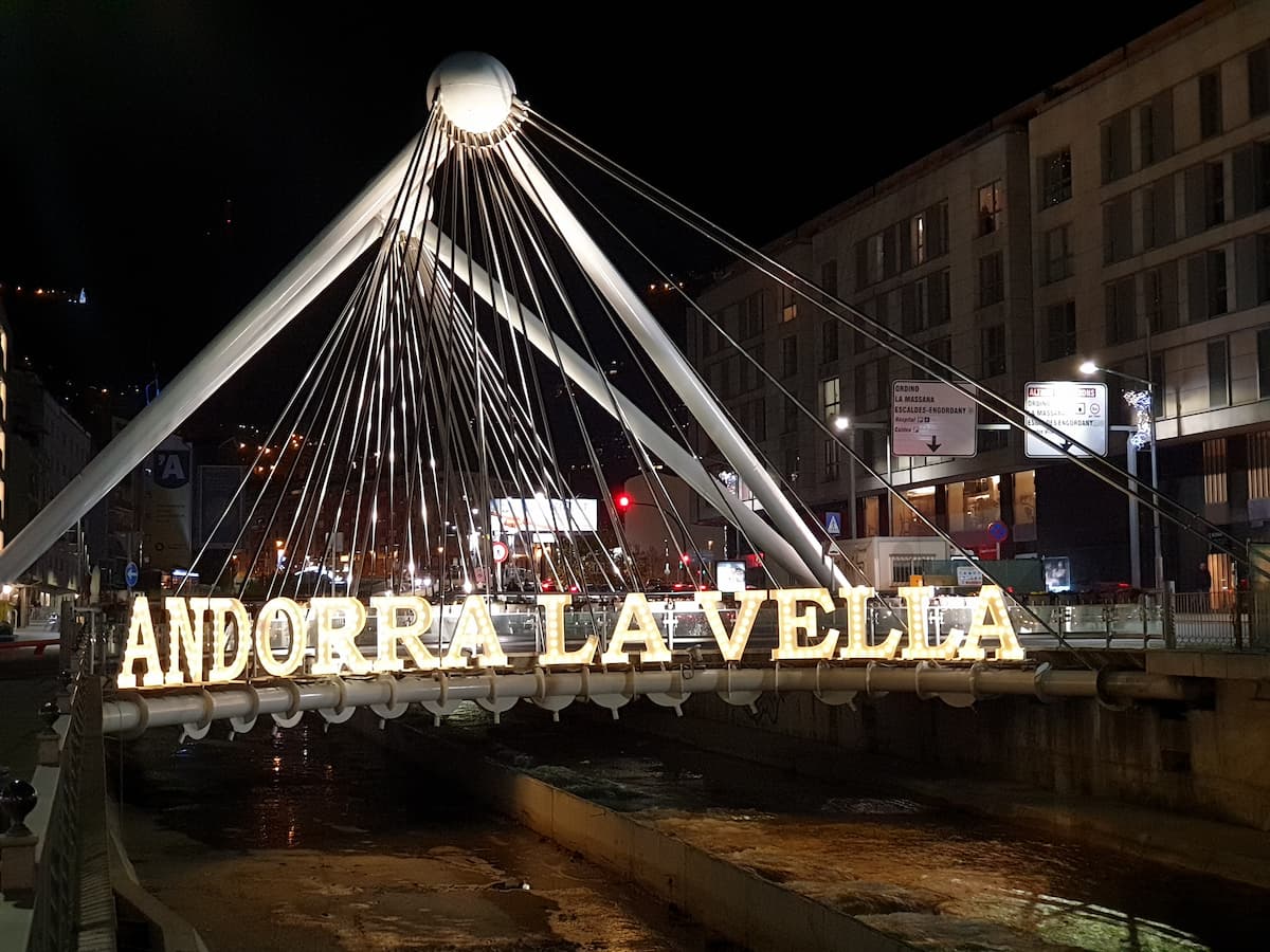 Pont de París Andorra la Vella at night
